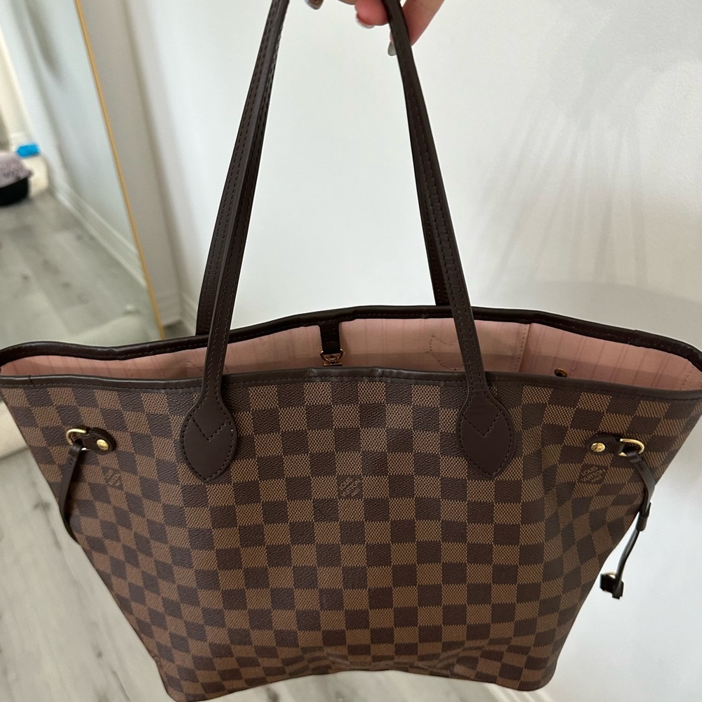 Louis Vuitton neverfull bag